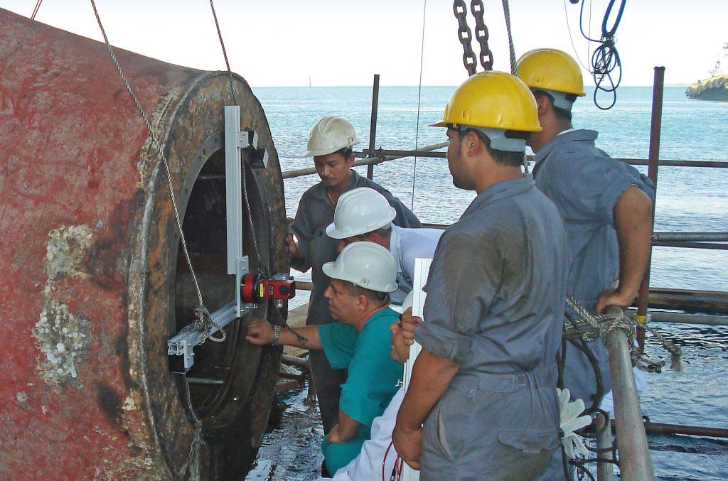 鐵路機(jī)車柴油機(jī)曲軸孔同心度對中心
